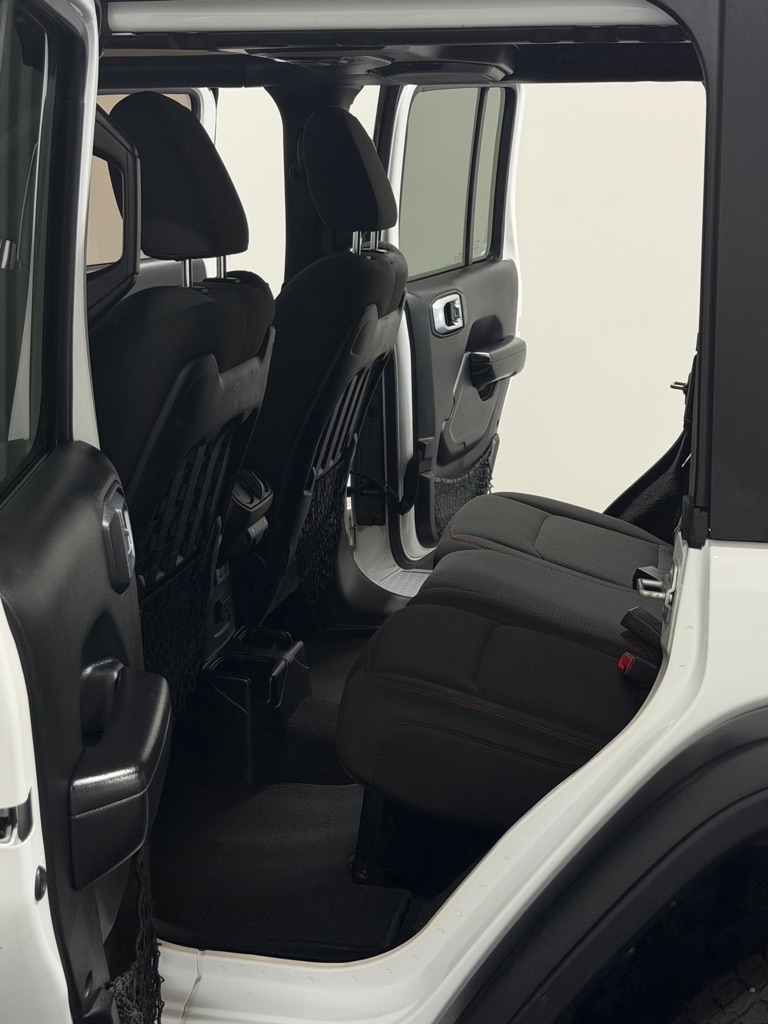 Photo 9 of this JEEP WRANGLER UNLIMI