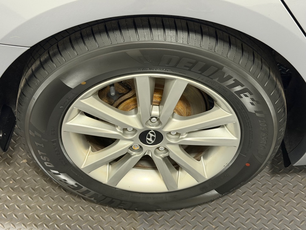 Photo 18 of this HYUNDAI SONATA