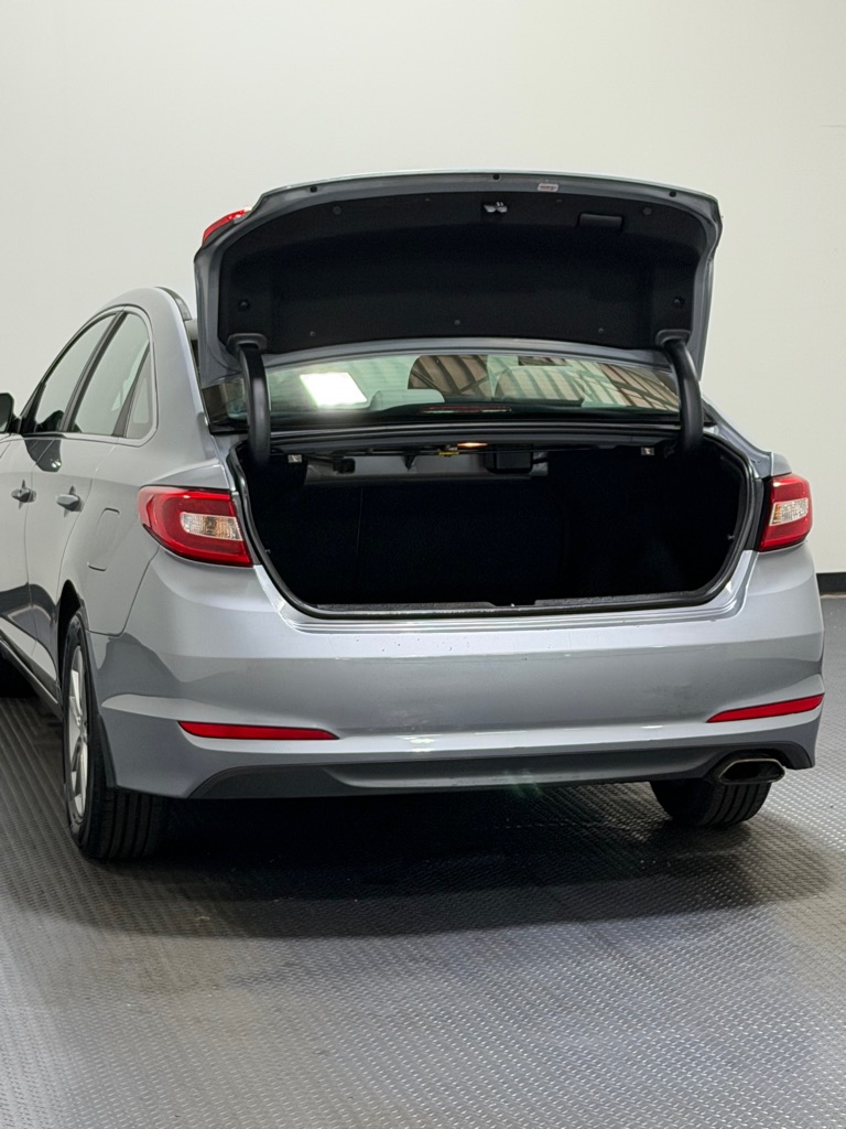 Photo 12 of this HYUNDAI SONATA