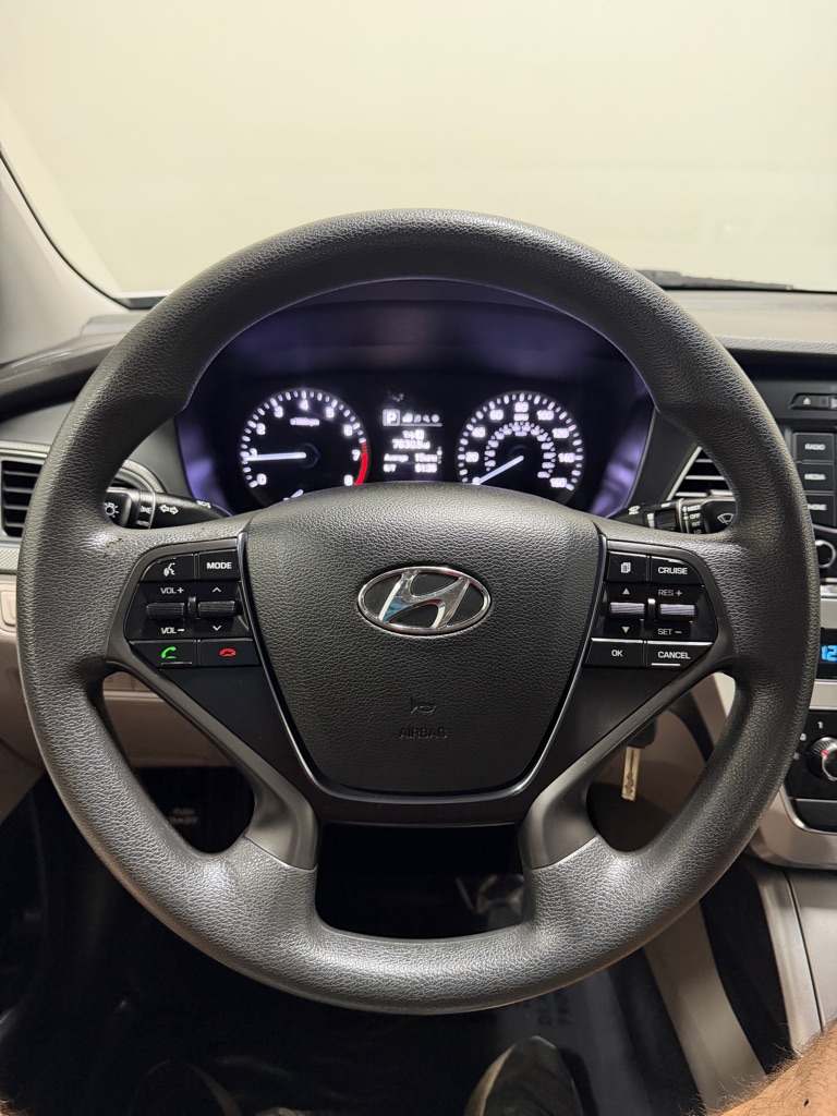 Photo 15 of this HYUNDAI SONATA