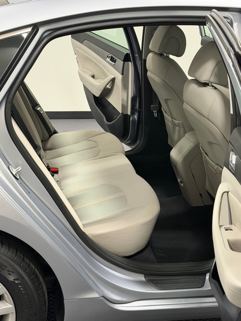 Photo 10 of this HYUNDAI SONATA