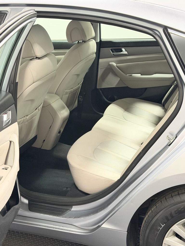 Photo 9 of this HYUNDAI SONATA