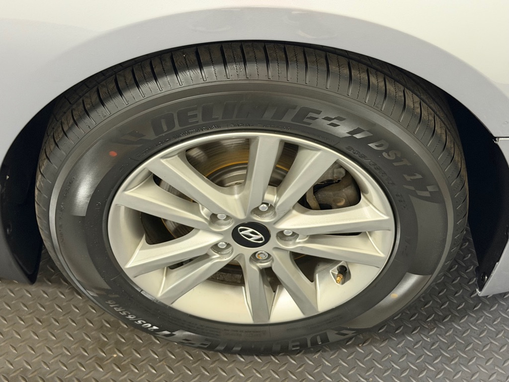 Photo 17 of this HYUNDAI SONATA