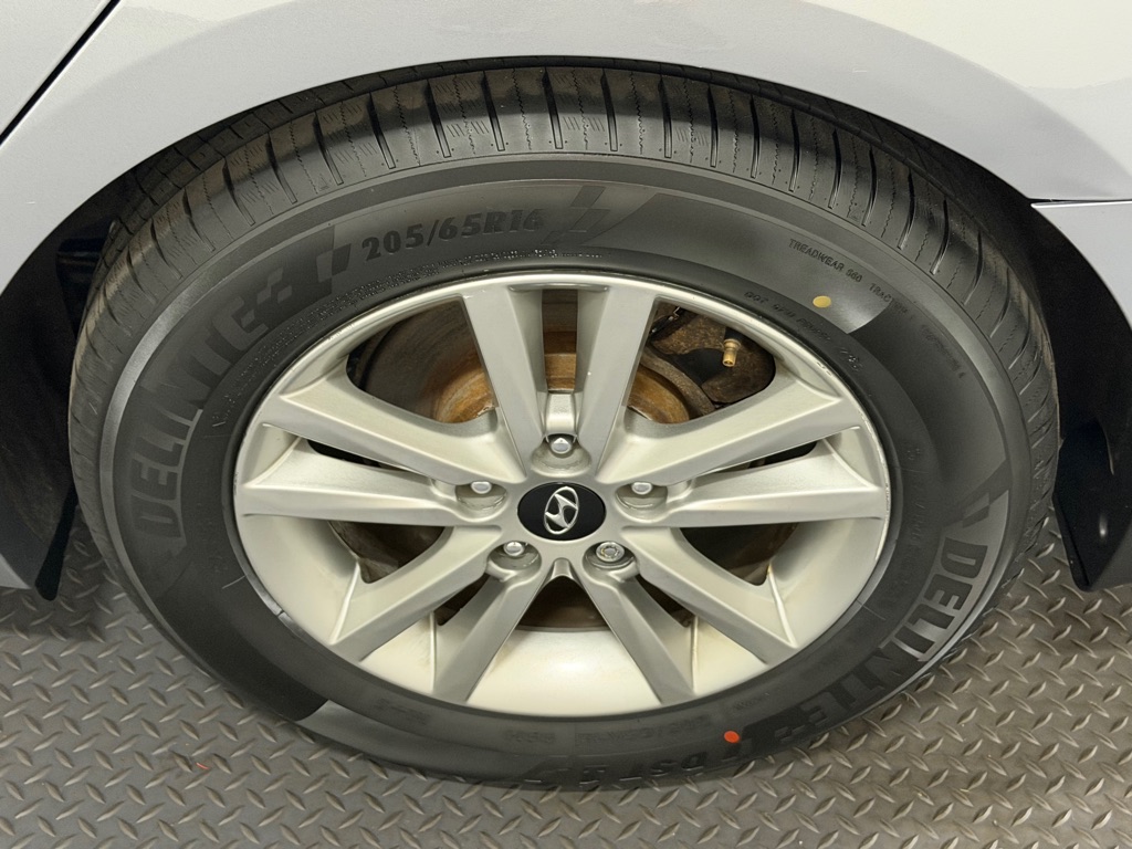Photo 19 of this HYUNDAI SONATA