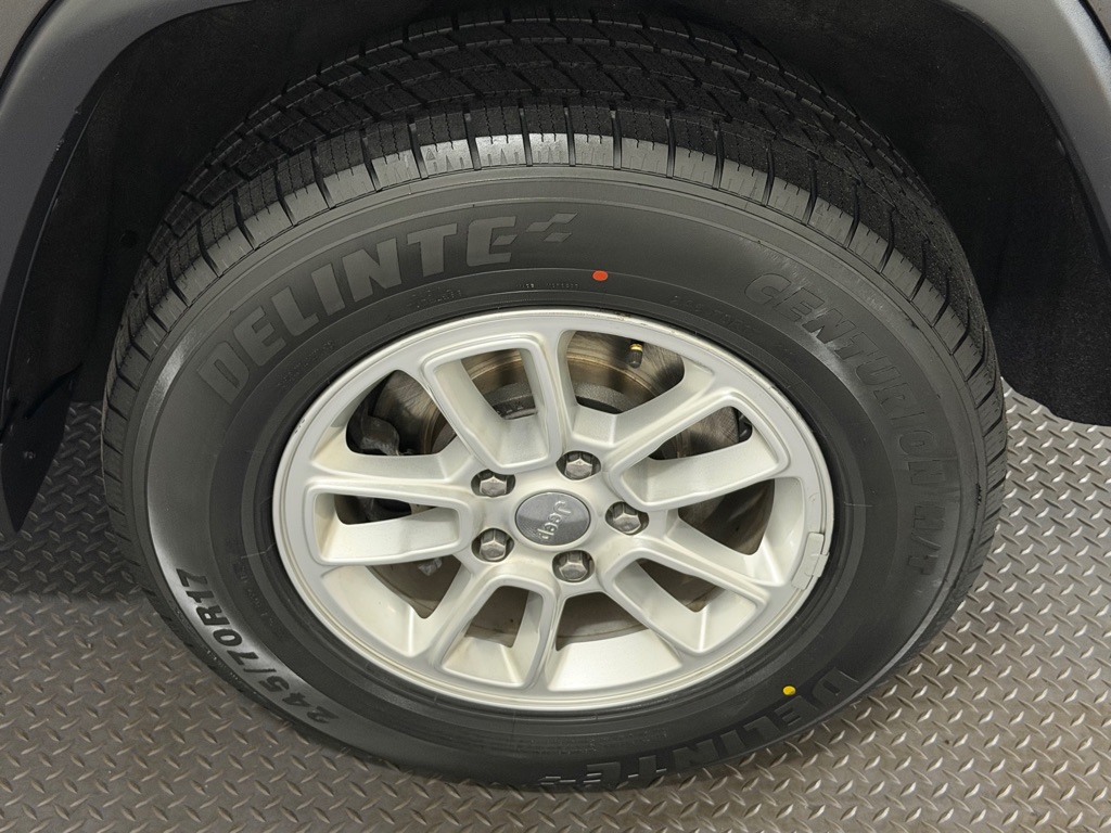 Photo 19 of this JEEP GRAND CHEROKEE
