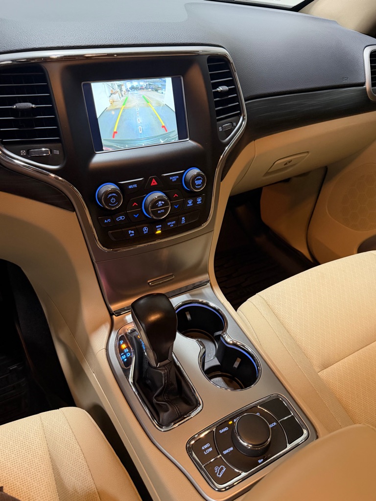 Photo 13 of this JEEP GRAND CHEROKEE
