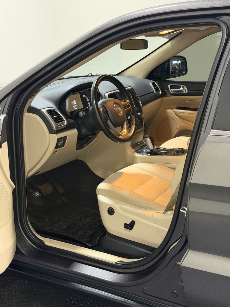 Photo 8 of this JEEP GRAND CHEROKEE