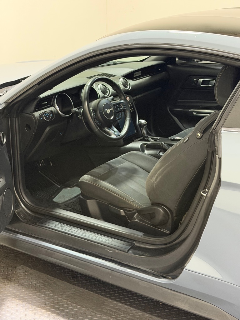 Photo 8 of this FORD MUSTANG