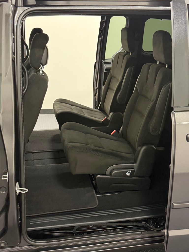 Photo 9 of this DODGE GRAND CARAVAN