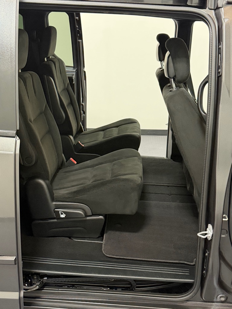 Photo 10 of this DODGE GRAND CARAVAN