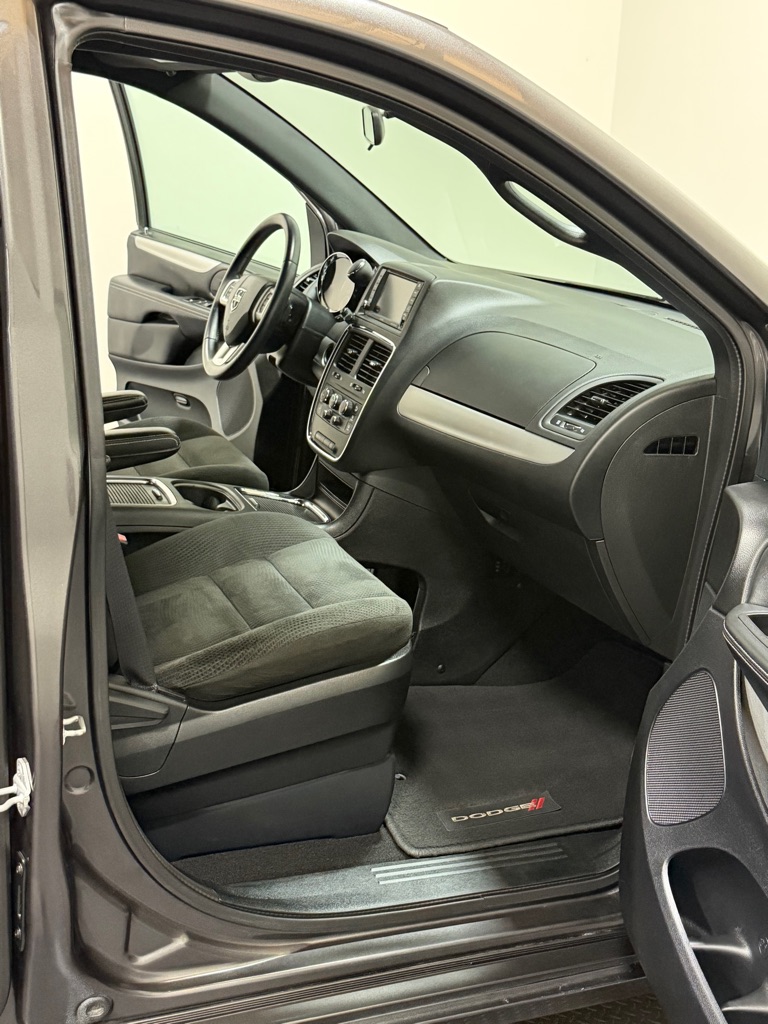 Photo 12 of this DODGE GRAND CARAVAN