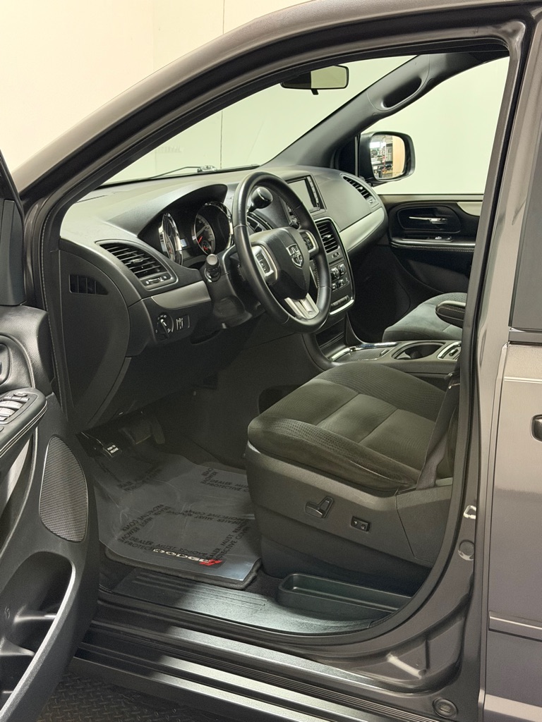 Photo 8 of this DODGE GRAND CARAVAN