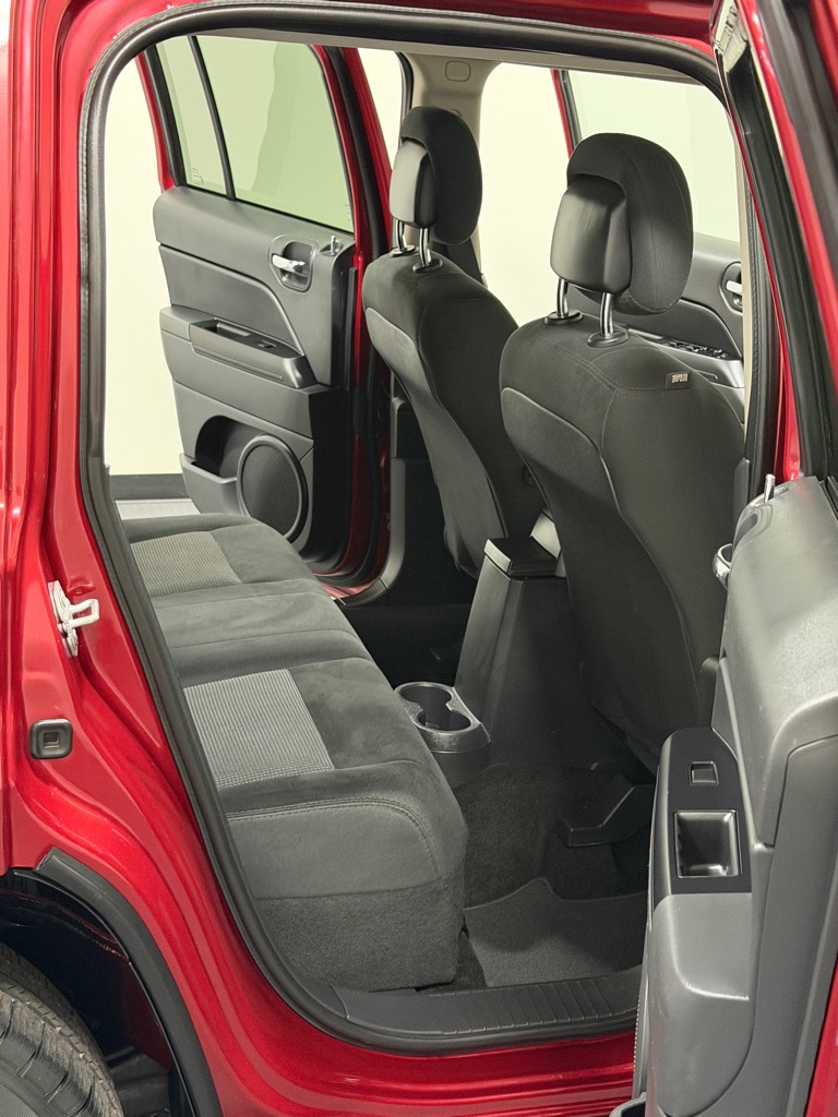 Photo 10 of this JEEP PATRIOT