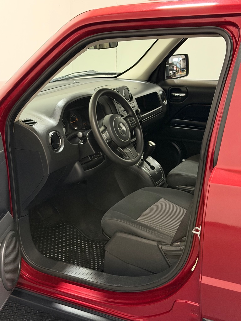 Photo 8 of this JEEP PATRIOT