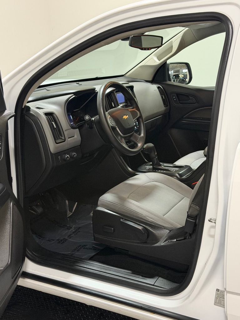 Photo 8 of this CHEVROLET COLORADO