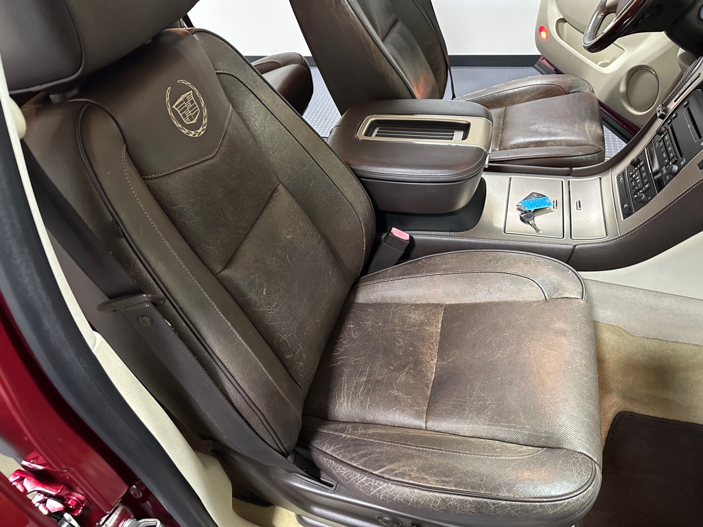 Photo 14 of this CADILLAC ESCALADE