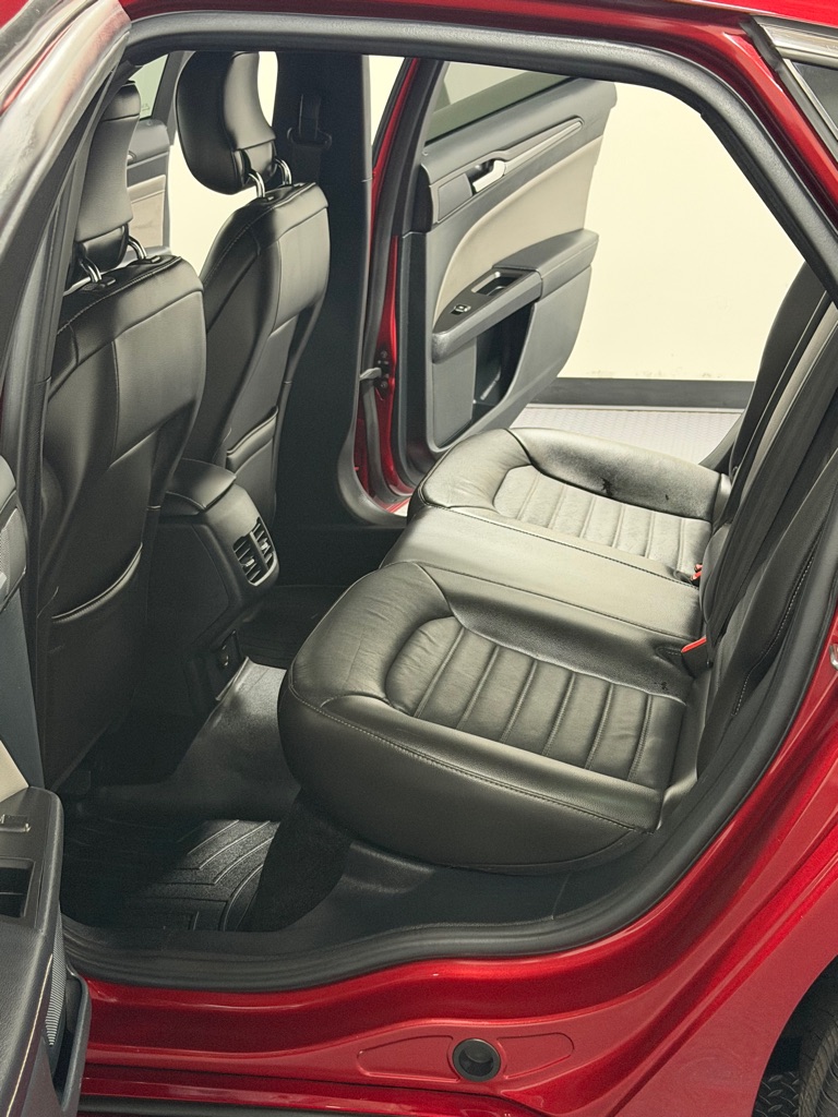 Photo 9 of this FORD FUSION
