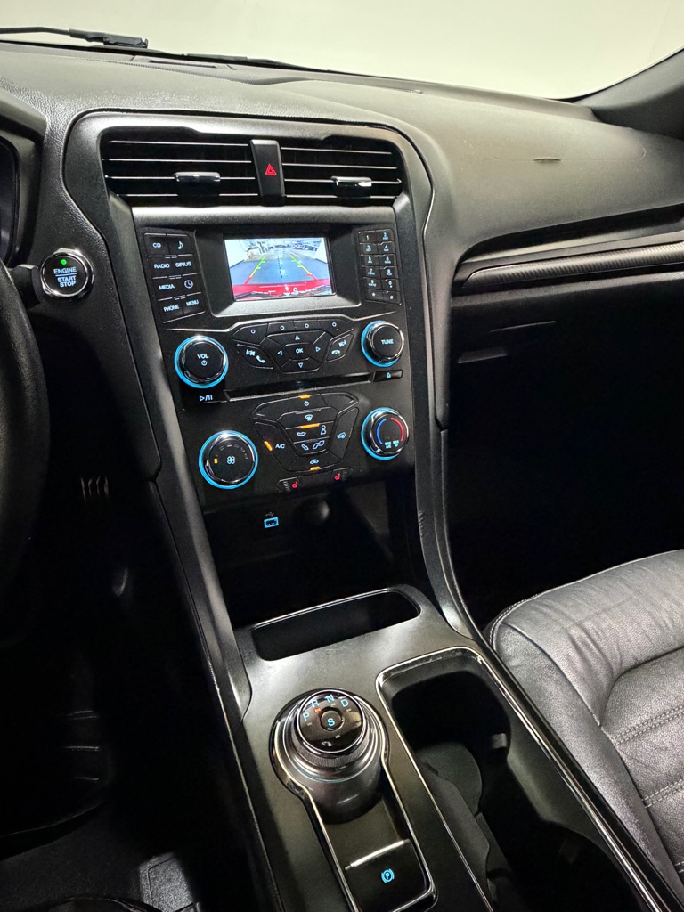 Photo 13 of this FORD FUSION