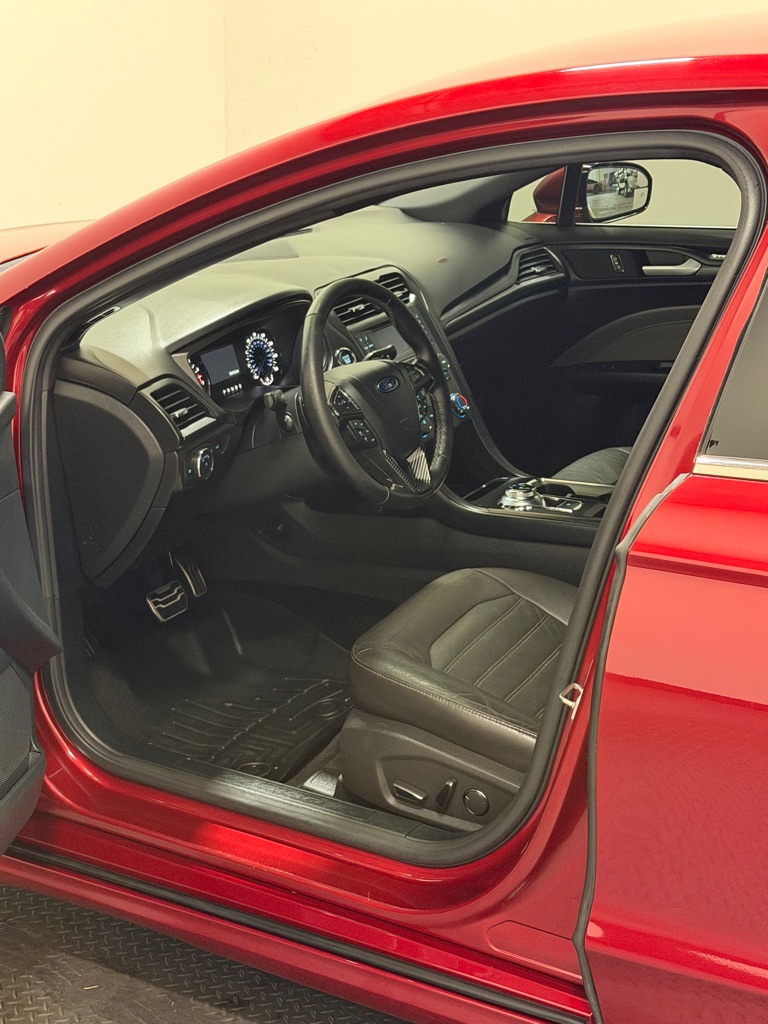 Photo 8 of this FORD FUSION