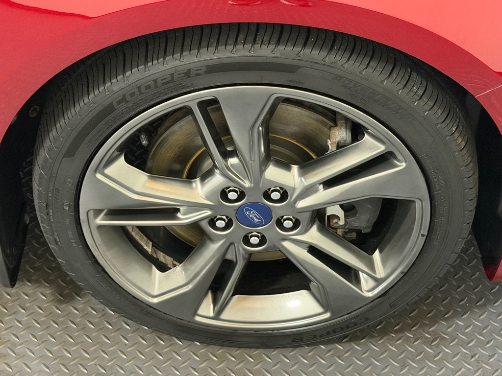 Photo 17 of this FORD FUSION
