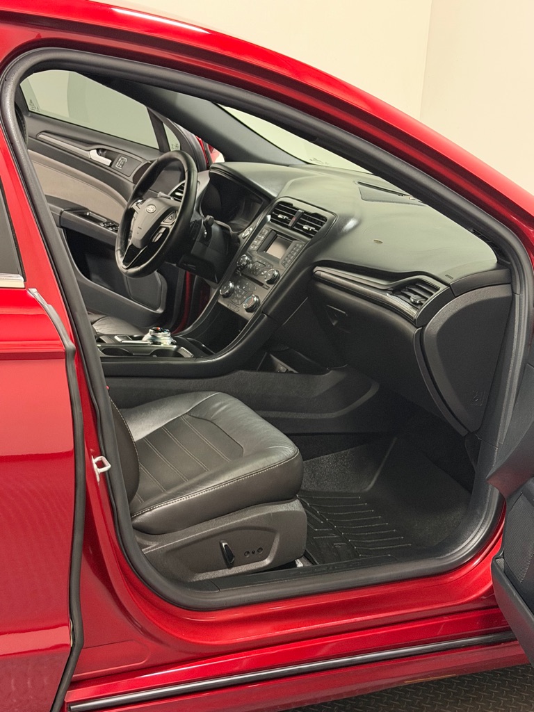 Photo 11 of this FORD FUSION