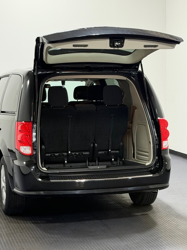 Photo 13 of this DODGE GRAND CARAVAN