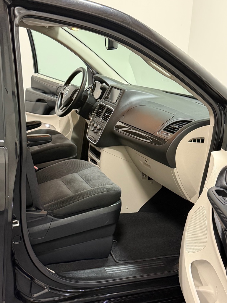 Photo 12 of this DODGE GRAND CARAVAN