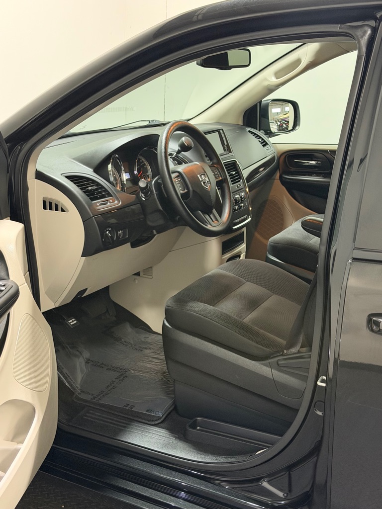 Photo 8 of this DODGE GRAND CARAVAN