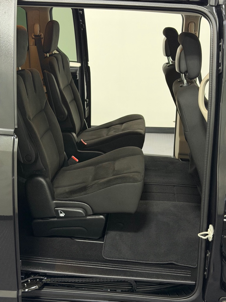 Photo 10 of this DODGE GRAND CARAVAN