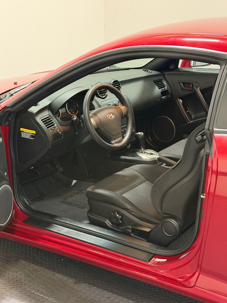 Photo 8 of this HYUNDAI TIBURON