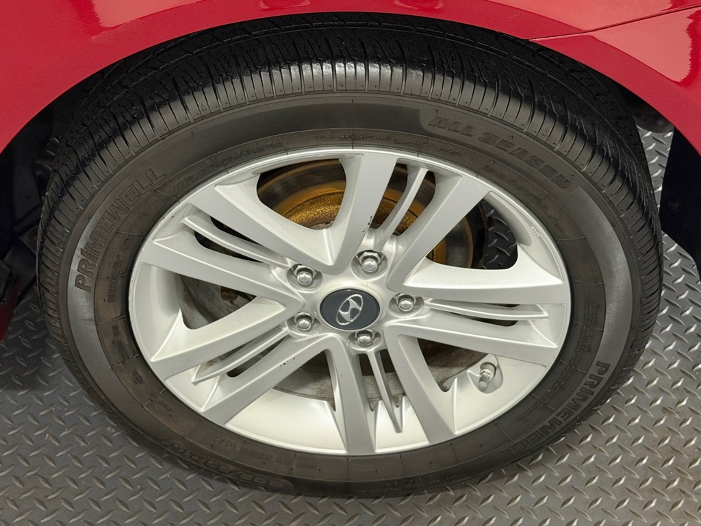 Photo 18 of this HYUNDAI TIBURON