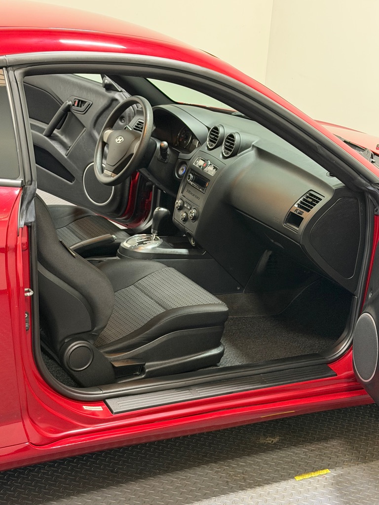 Photo 9 of this HYUNDAI TIBURON
