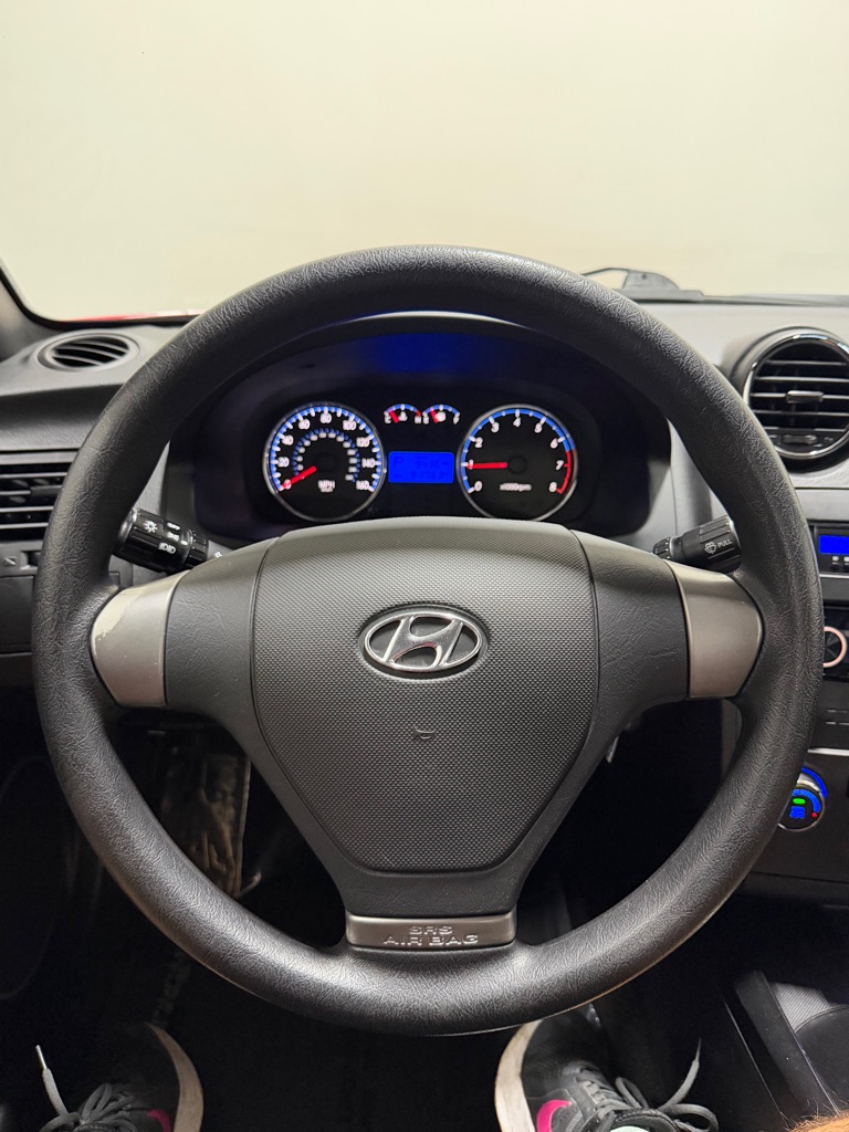 Photo 14 of this HYUNDAI TIBURON
