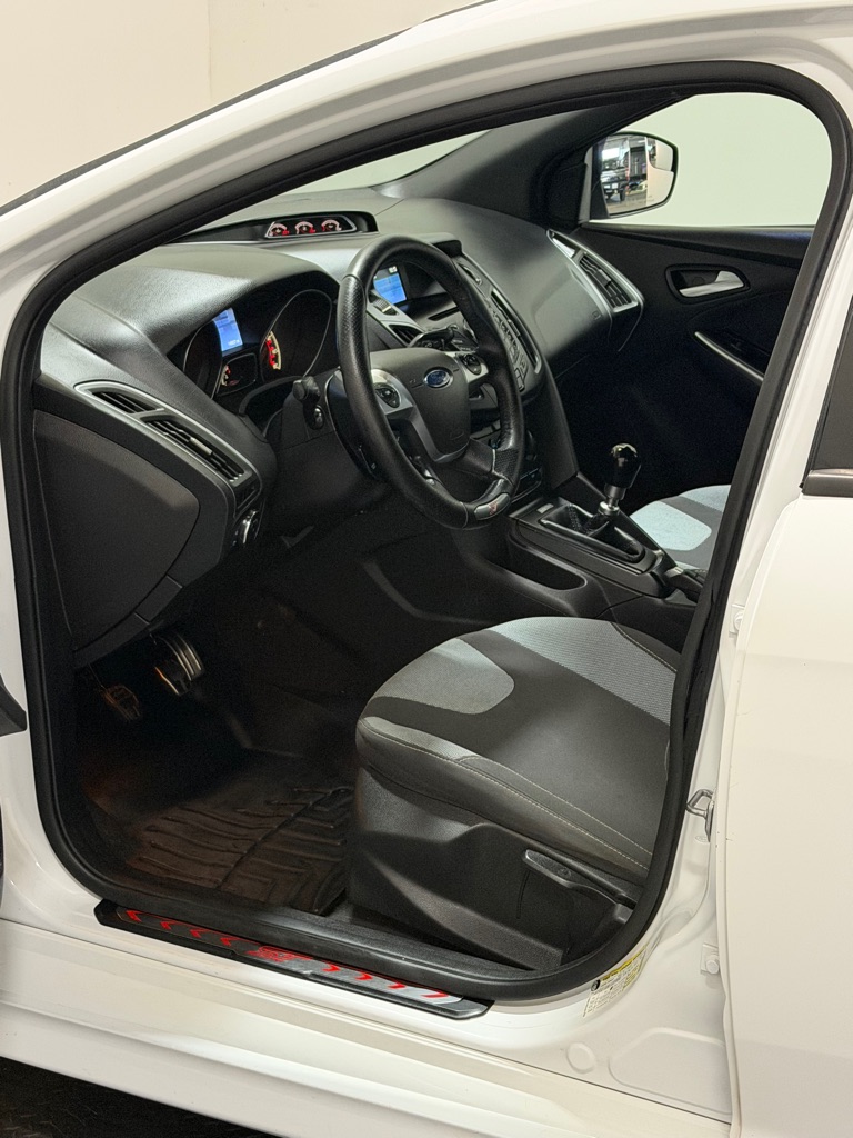 Photo 8 of this FORD FOCUS