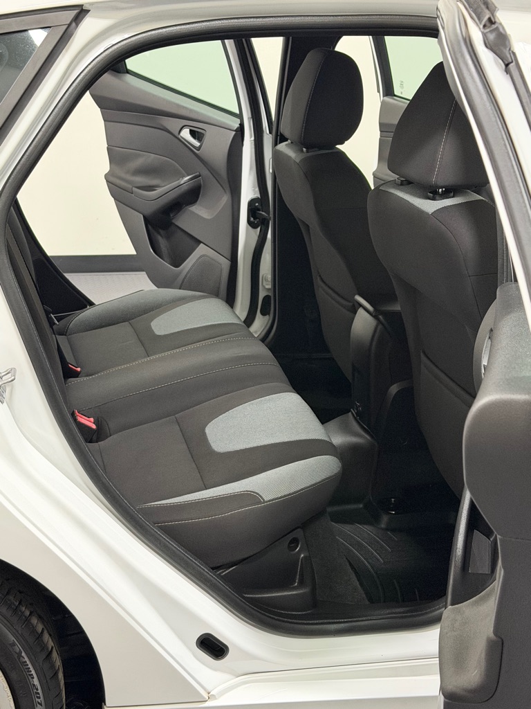 Photo 10 of this FORD FOCUS