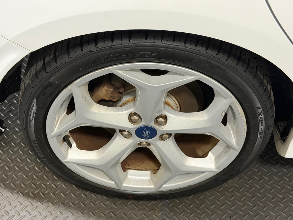 Photo 18 of this FORD FOCUS
