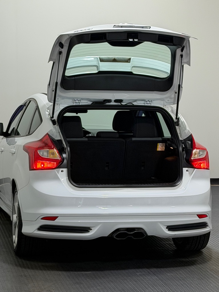 Photo 12 of this FORD FOCUS