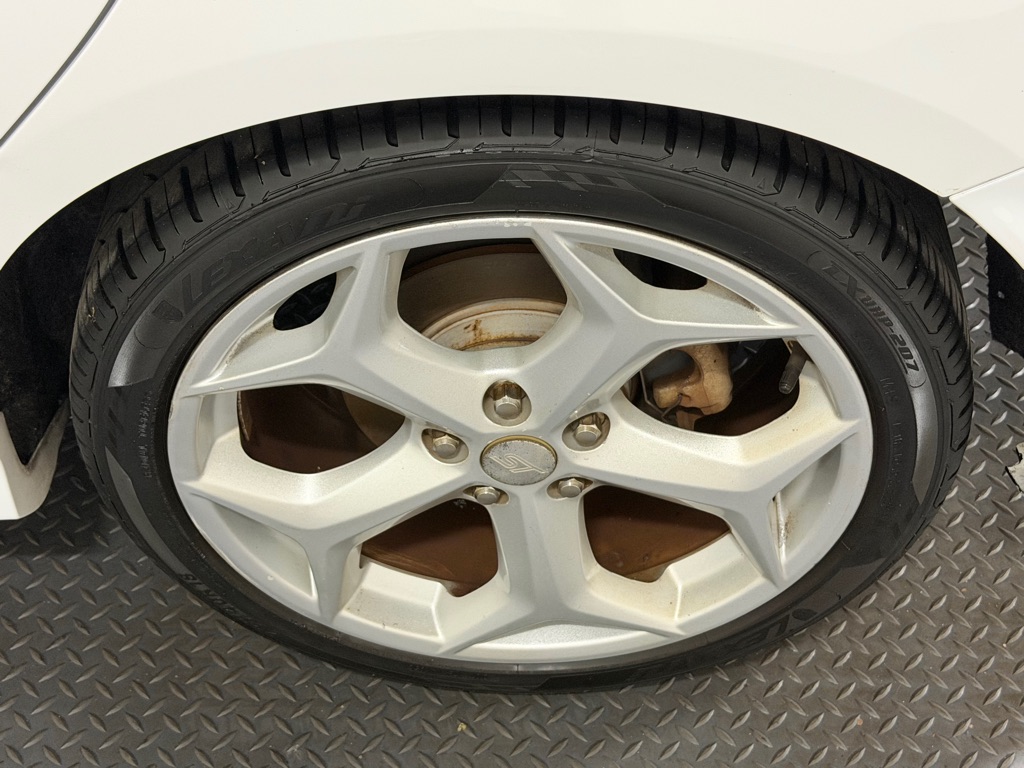 Photo 19 of this FORD FOCUS