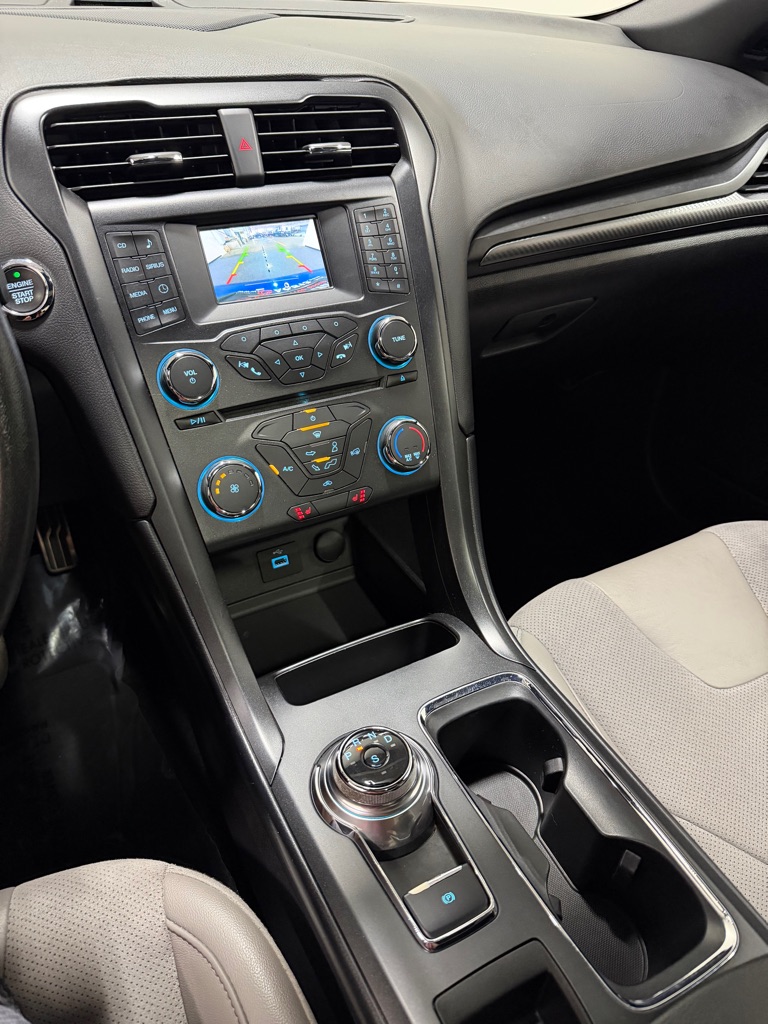 Photo 13 of this FORD FUSION