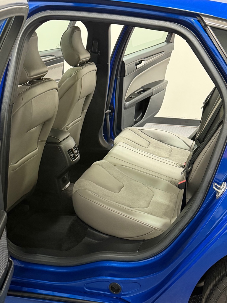Photo 9 of this FORD FUSION
