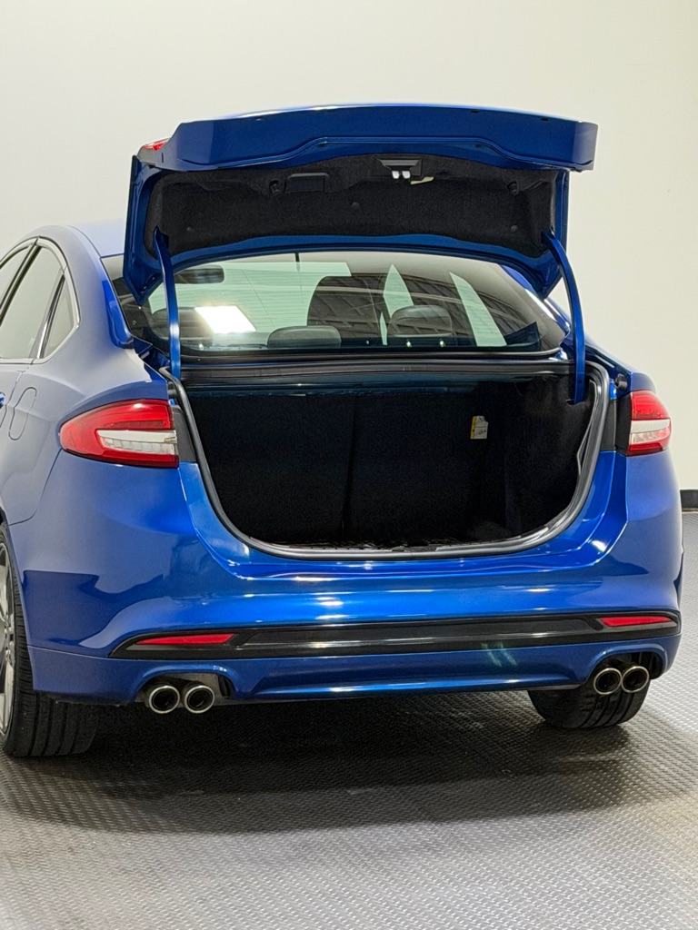 Photo 12 of this FORD FUSION