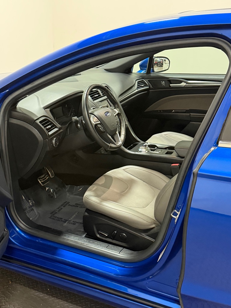 Photo 8 of this FORD FUSION