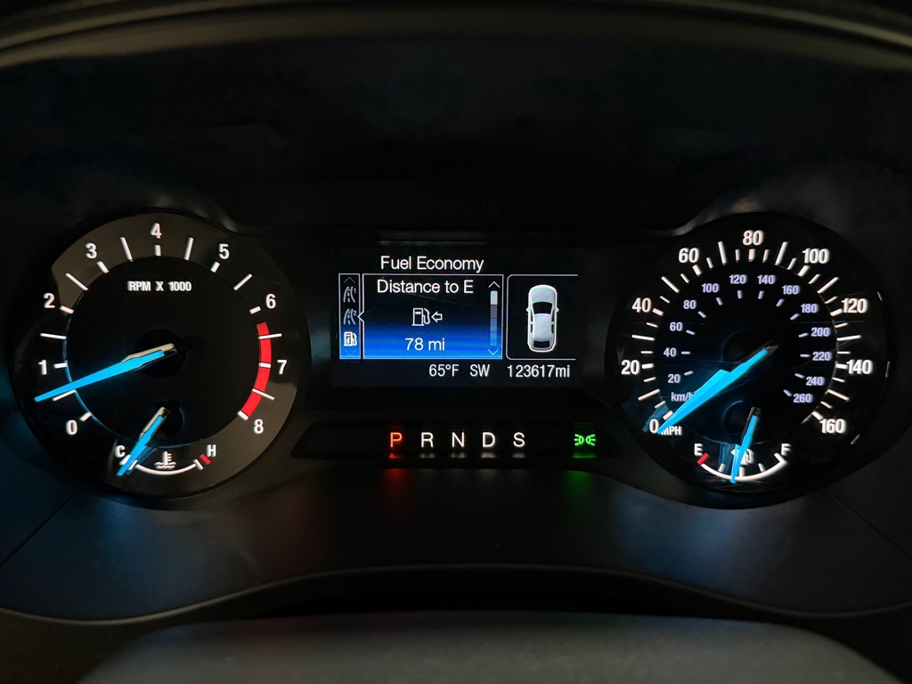 Photo 14 of this FORD FUSION