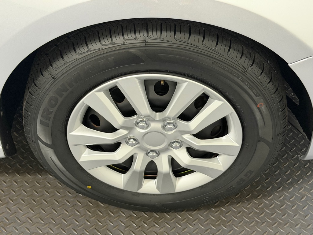 Photo 17 of this VOLKSWAGEN JETTA
