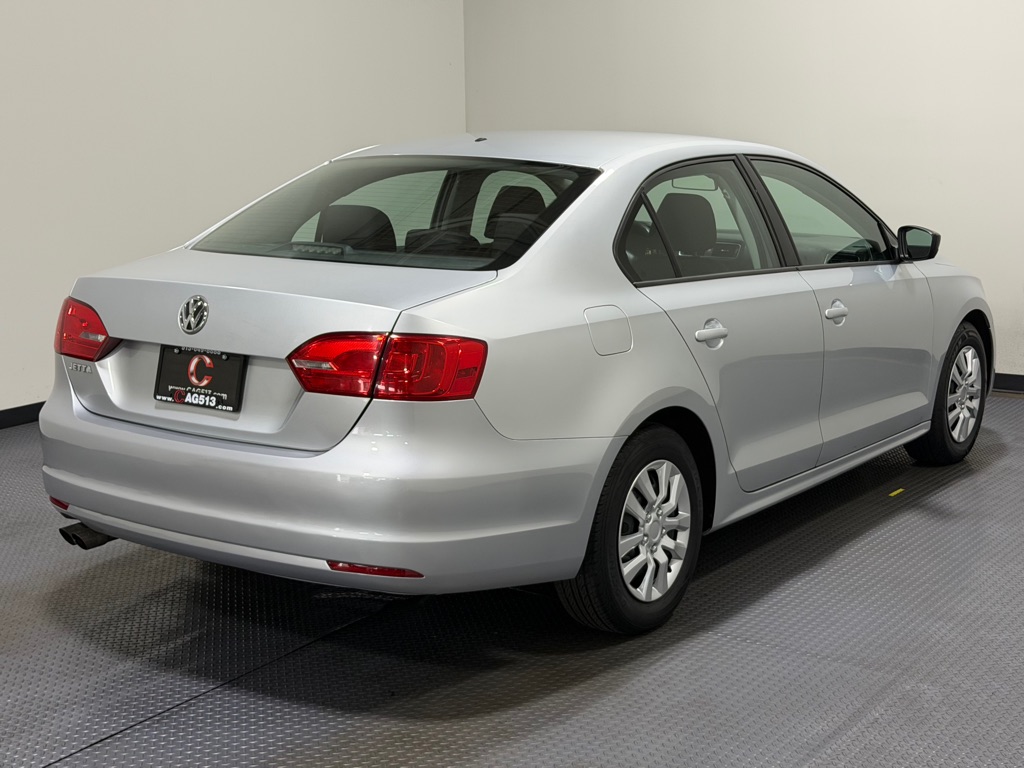 Photo 5 of this VOLKSWAGEN JETTA