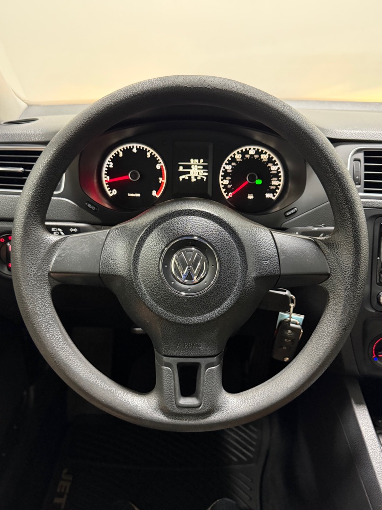 Photo 15 of this VOLKSWAGEN JETTA