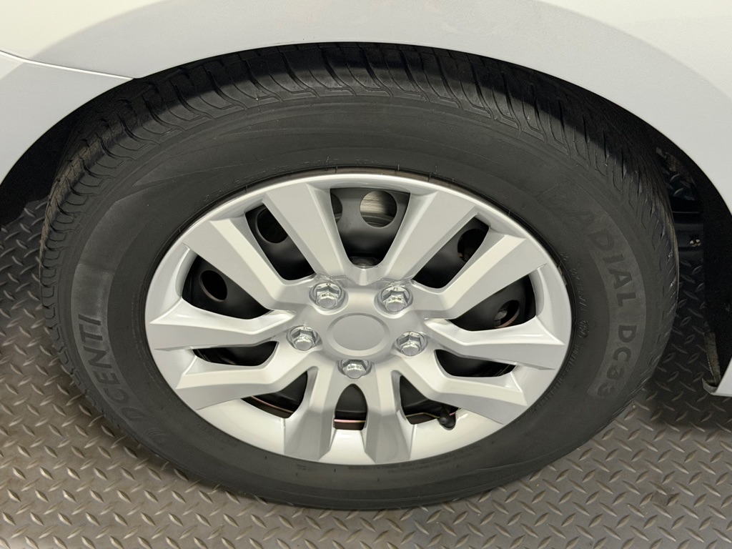 Photo 18 of this VOLKSWAGEN JETTA