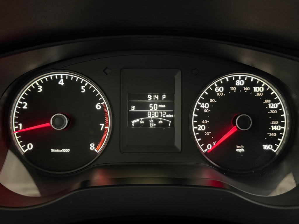 Photo 14 of this VOLKSWAGEN JETTA