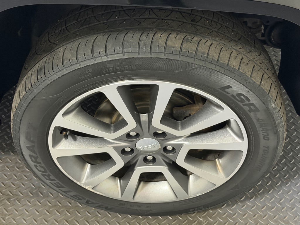Photo 18 of this JEEP COMPASS