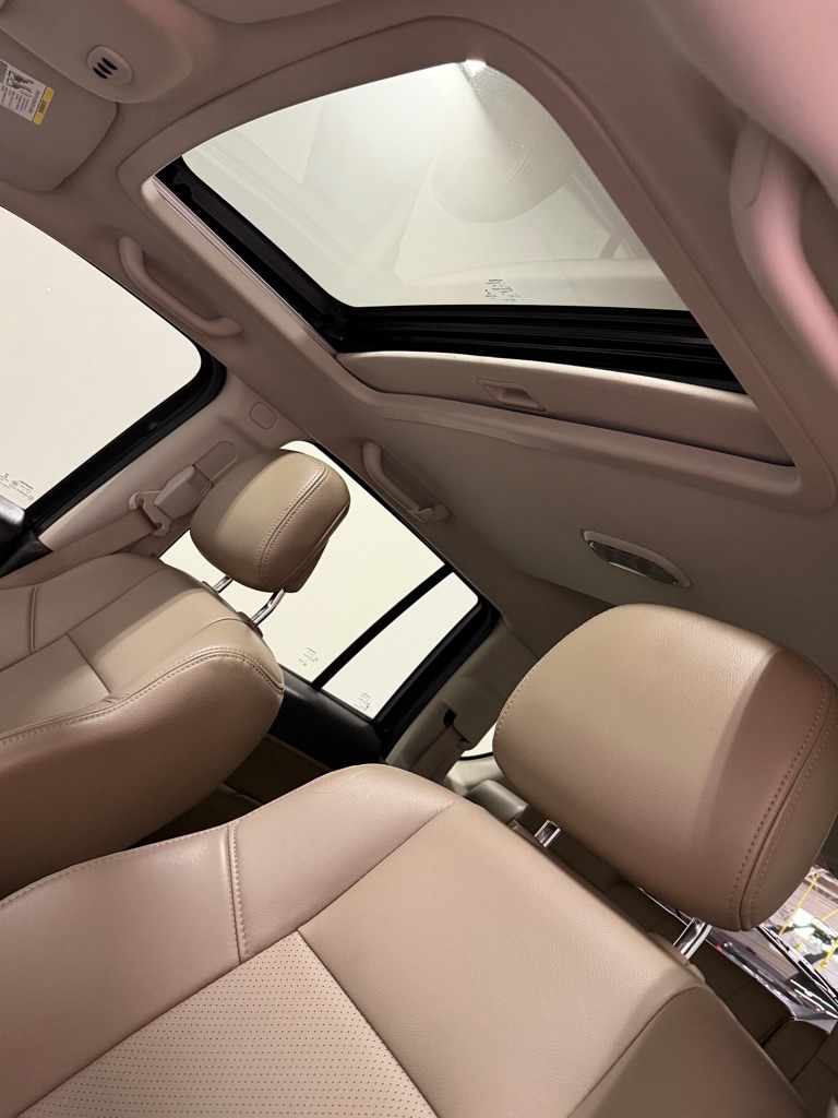 Photo 16 of this JEEP COMPASS